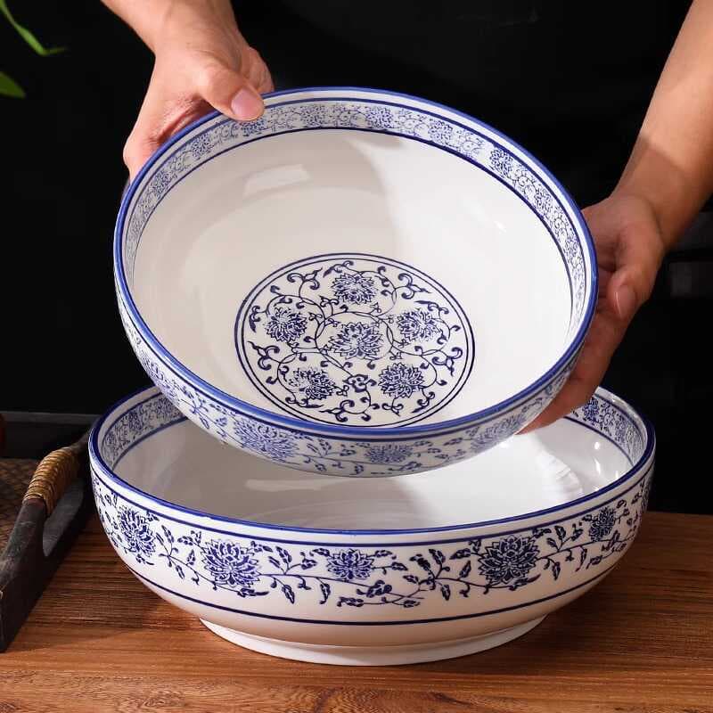 Tigela de sopa de cerâmica azul e branca Tigela de macarrão de peixe cozido doméstico Repolho em conserva Tigela