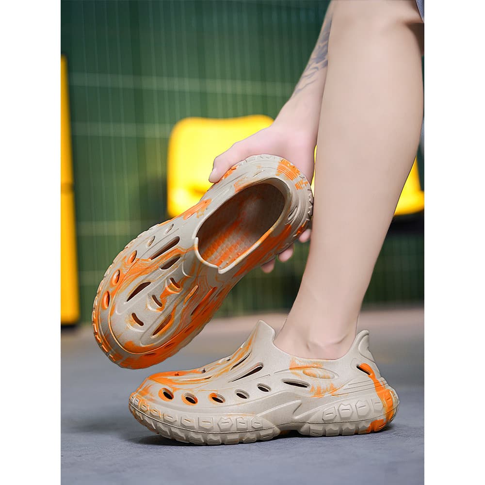 Sapatos de seda com buraco para homens, verão, condução, camuflagem, na moda, sapatos de jardim, sandálias Baotou, vadea
