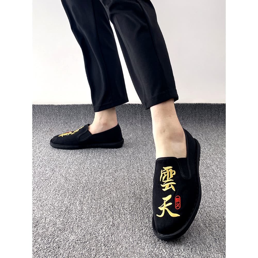 Verão novo estilo velho pequim sapatos de pano masculino sola macia não cansado respirável jovens deslizamento-On bordad