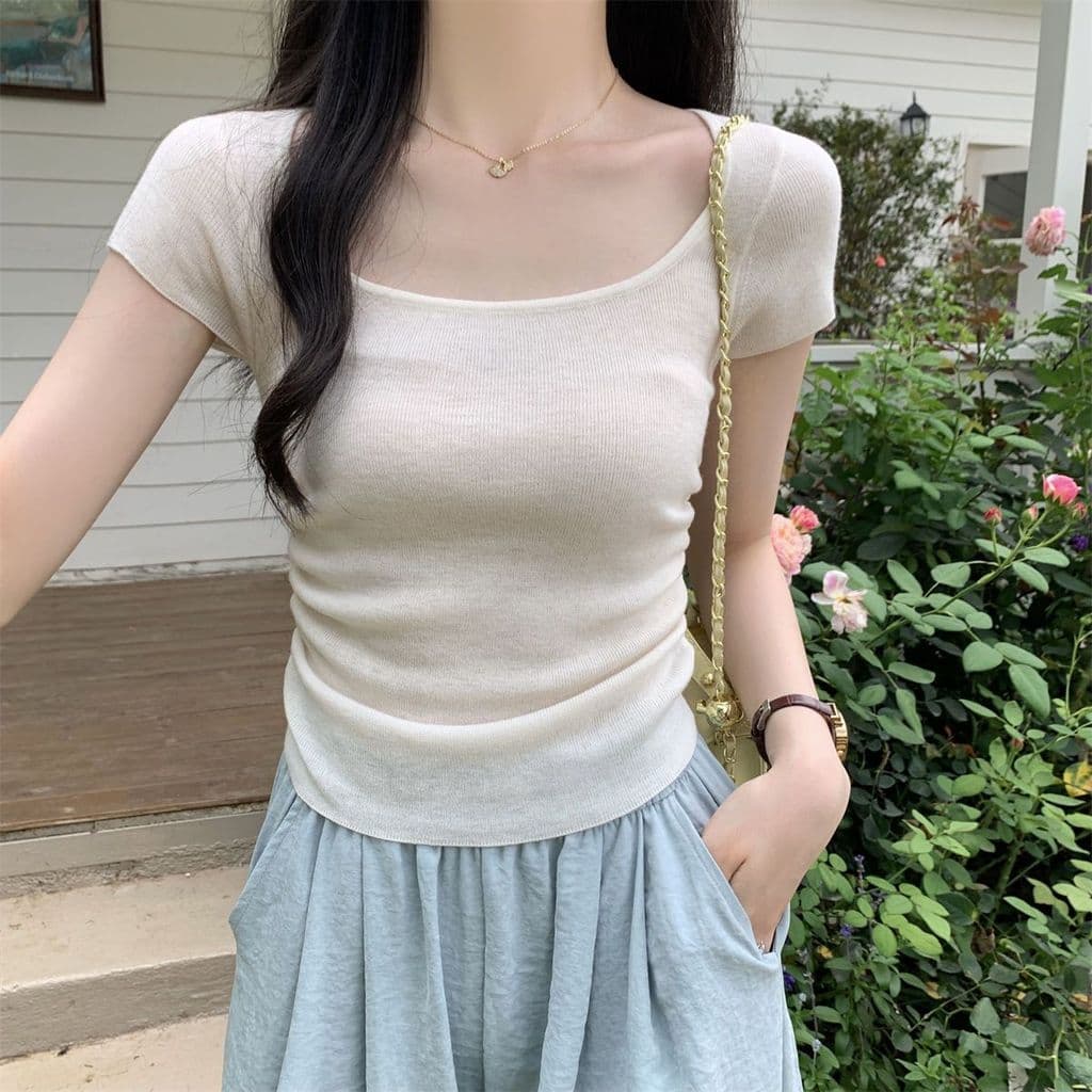 2026 Nova Camiseta Feminina Estilo Coreano Slim Fit, Top Fino, Decote Quadrado Puro e Atraente, Clavícula Exposta, Manga