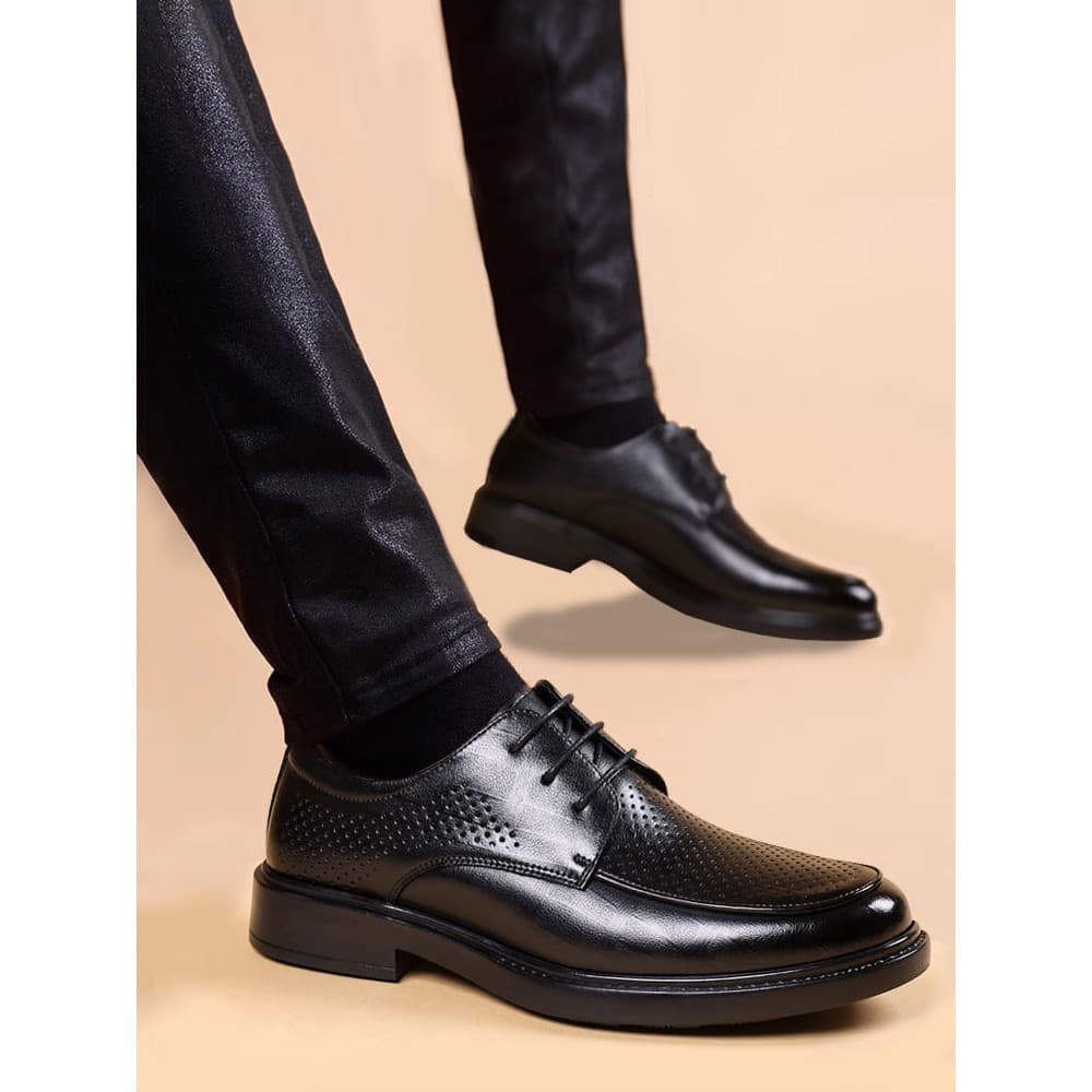 Sapatos de couro masculino 2026 verão oco respirável desodorante venda quente roupa Formal britânico High-End couro genu
