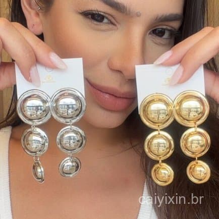 Brincos Longos Femininos com Esferas em Ouro e Prata – Elegantes, Modernos e Leves VU5H