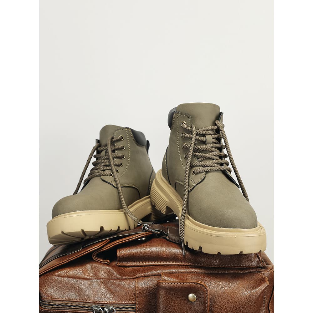 Botas masculinas de cano alto Martin botas masculinas de couro genuíno sola grossa aumento de altura chute não ruim bota