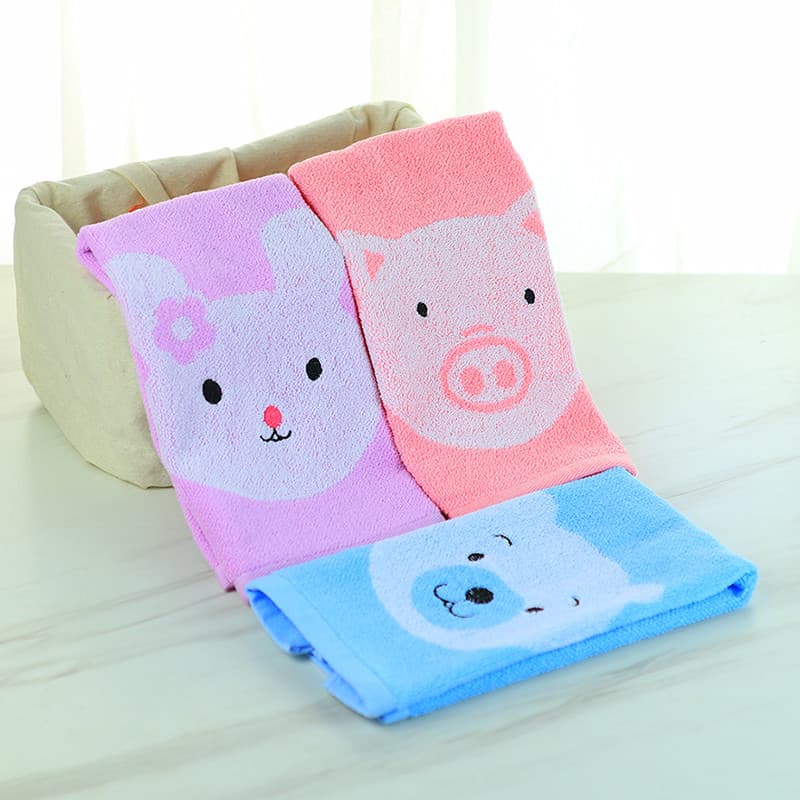 Novo produto promocional toalha Jielia algodão puro E3073-2 crianças toalha dos desenhos animados pequeno urso porco coe