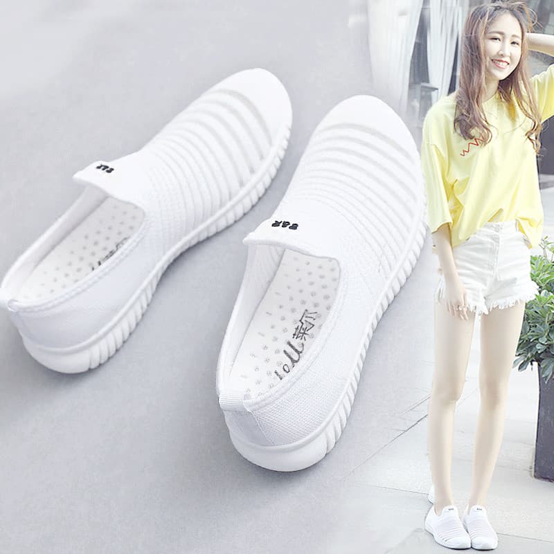 Pequenos sapatos brancos femininos 2026 verão novo estilo de um Pedal preguiçoso versão coreana All-Match oco sapatos br