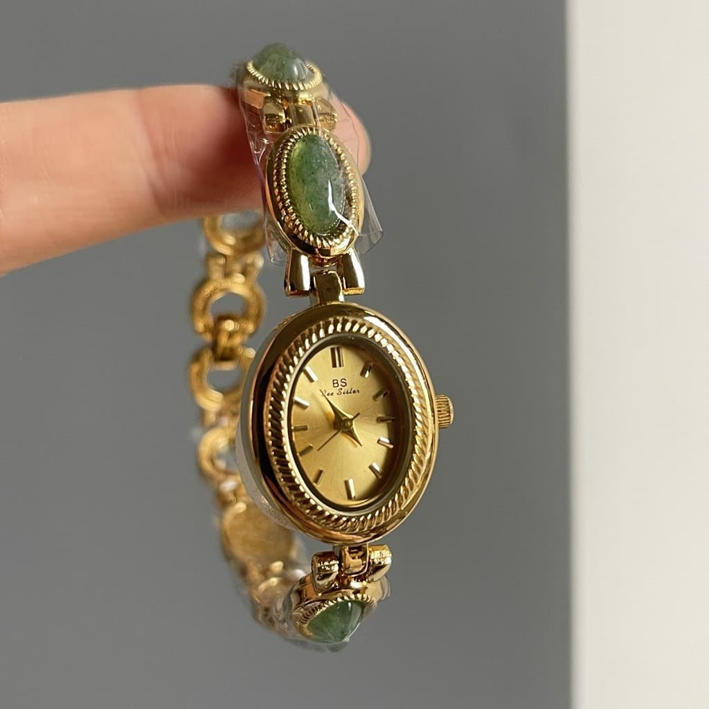 Estilo Medieval Jade Oval pequeno mostrador relógio feminino nicho luz luxo Retro temperamento nicho luz luxo pulseira e