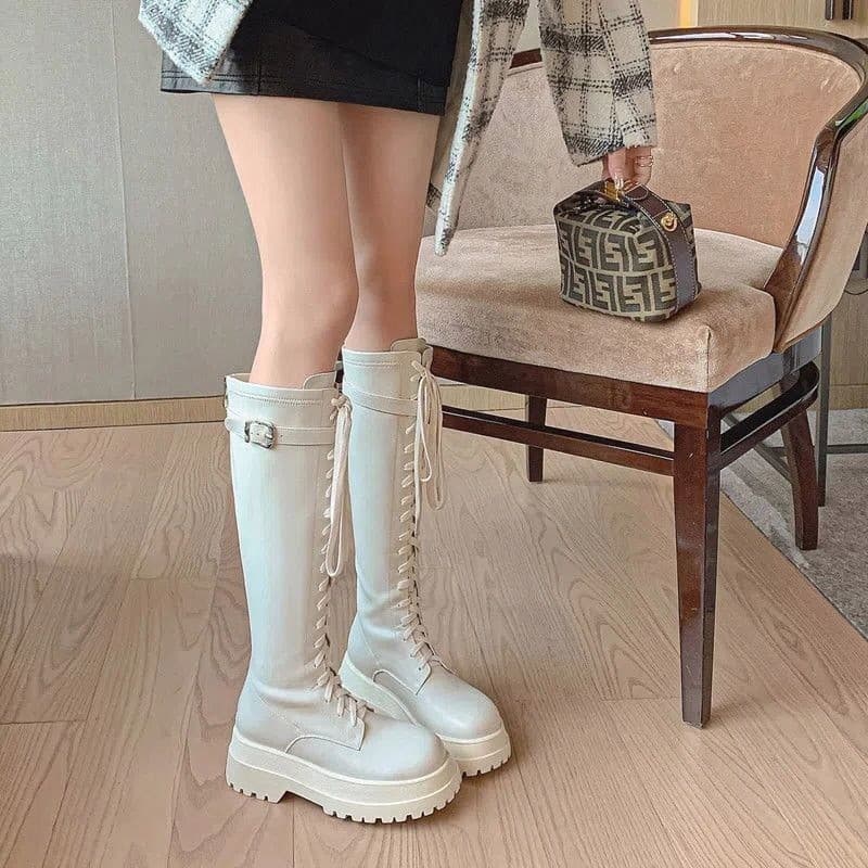 Botas altas de cavaleiro 2026 inverno novo estilo de sola grossa rendas botas pequenas mais finas olhar branco botas na