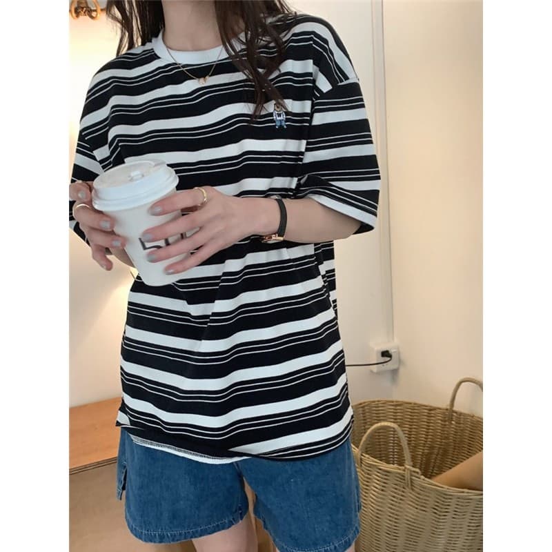 Em torno do pescoço listrado de manga curta camiseta feminina verão novo estilo versão coreana bordado urso Design nicho