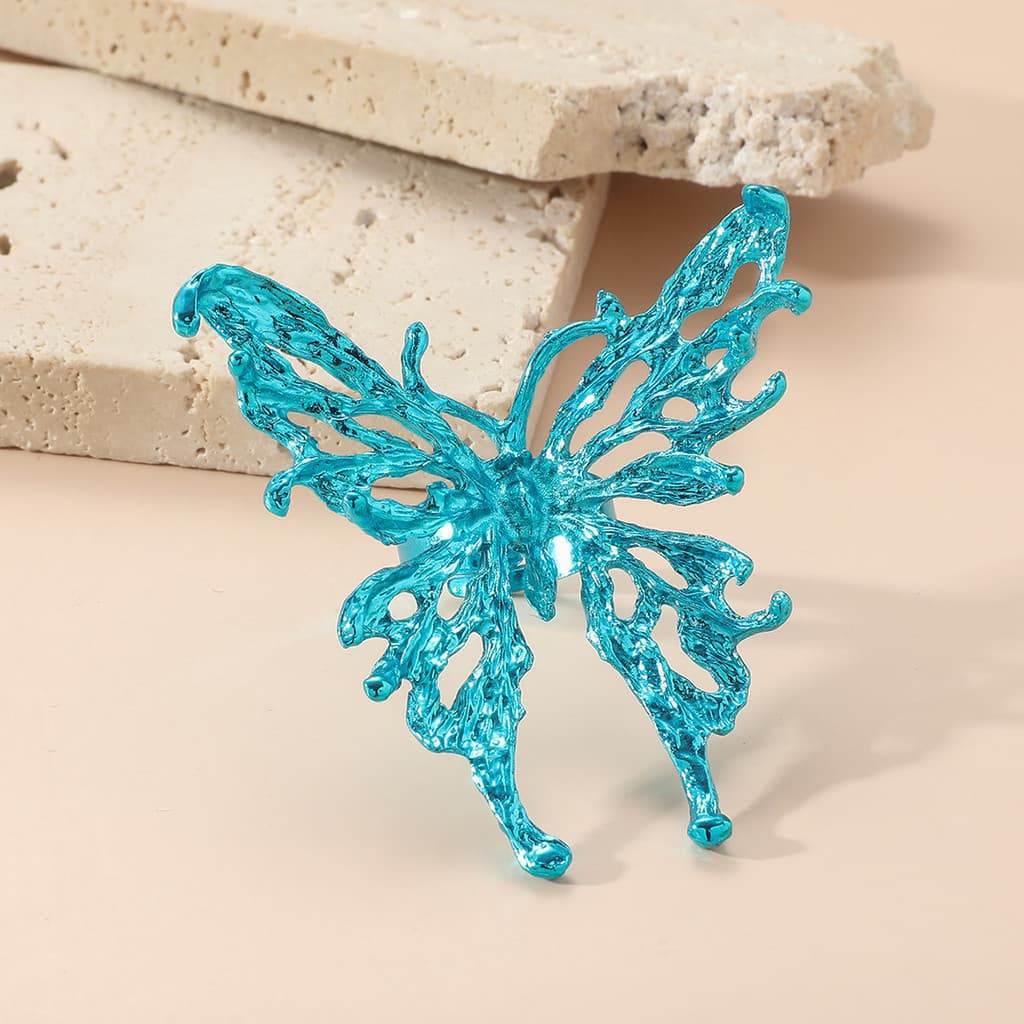 Um anel grande com a imagem de uma borboleta é muito popular, elegante e único, com um estilo punk moderno, e é um prese