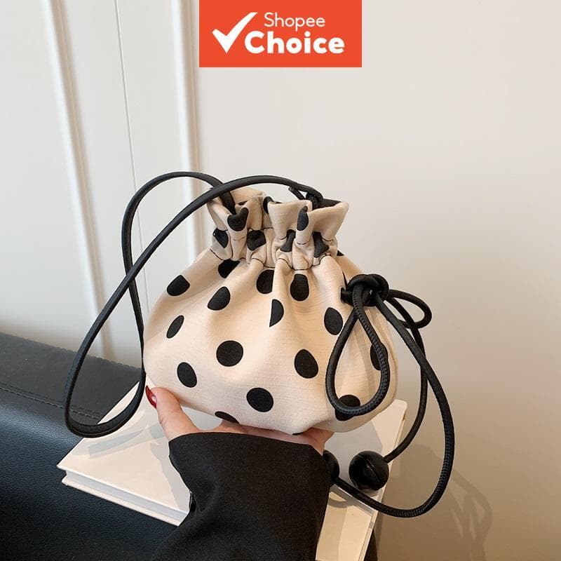 Beg de Ombro Mini Retrô Fofa com Fecho Magnético | Bolsa Tiracolo de Lona com Estampa de Bolinhas Bege e Preto