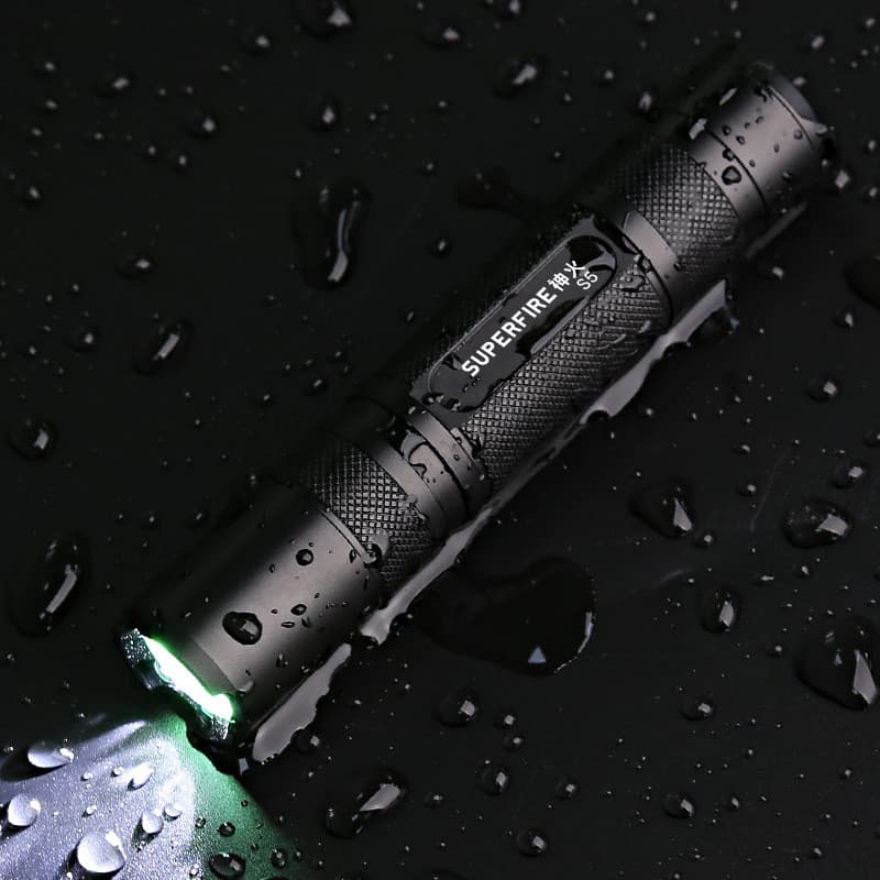Lanterna mágica pequena portátil foco fixo lanterna recarregável ao ar livre Anti-emergência Mini lanterna atacado
