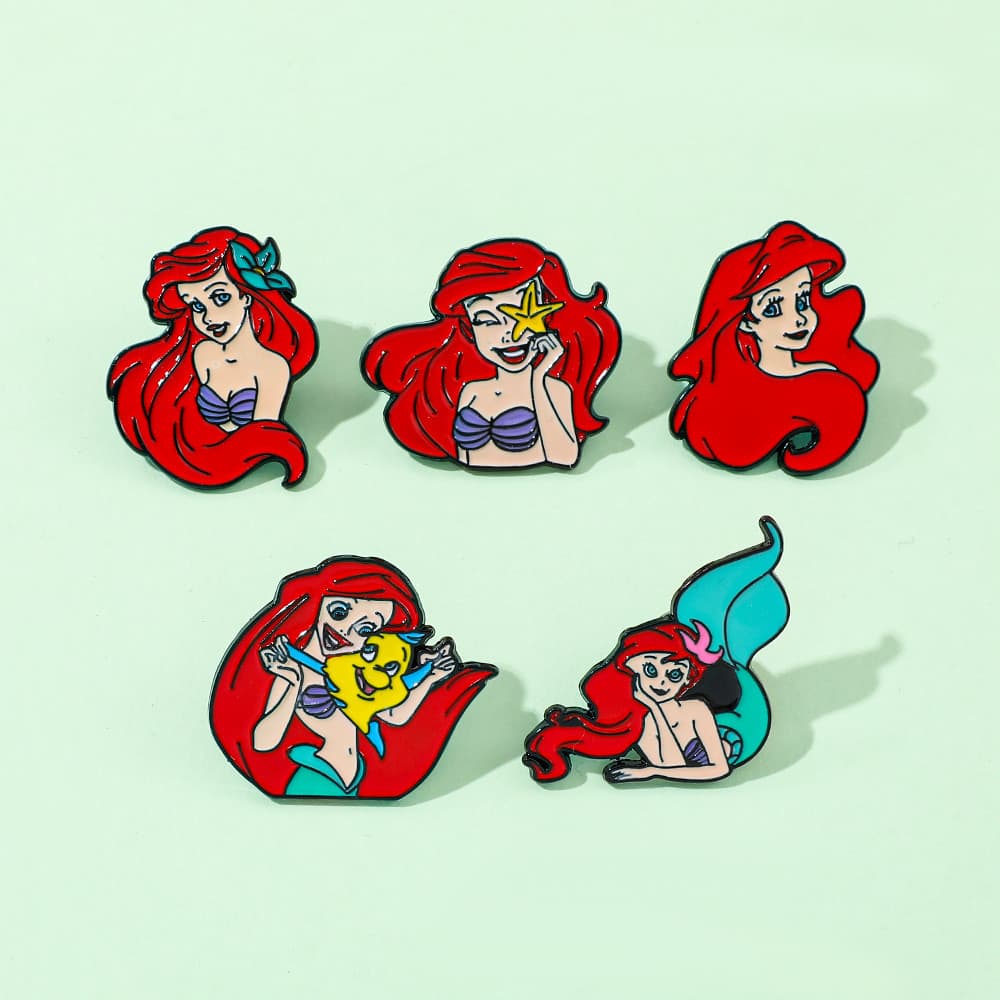 Distintivo de Metal de Personagem de Desenho Animado Anime Doce Pequena Sereia Acessório de Pino de Decoração de Liga em