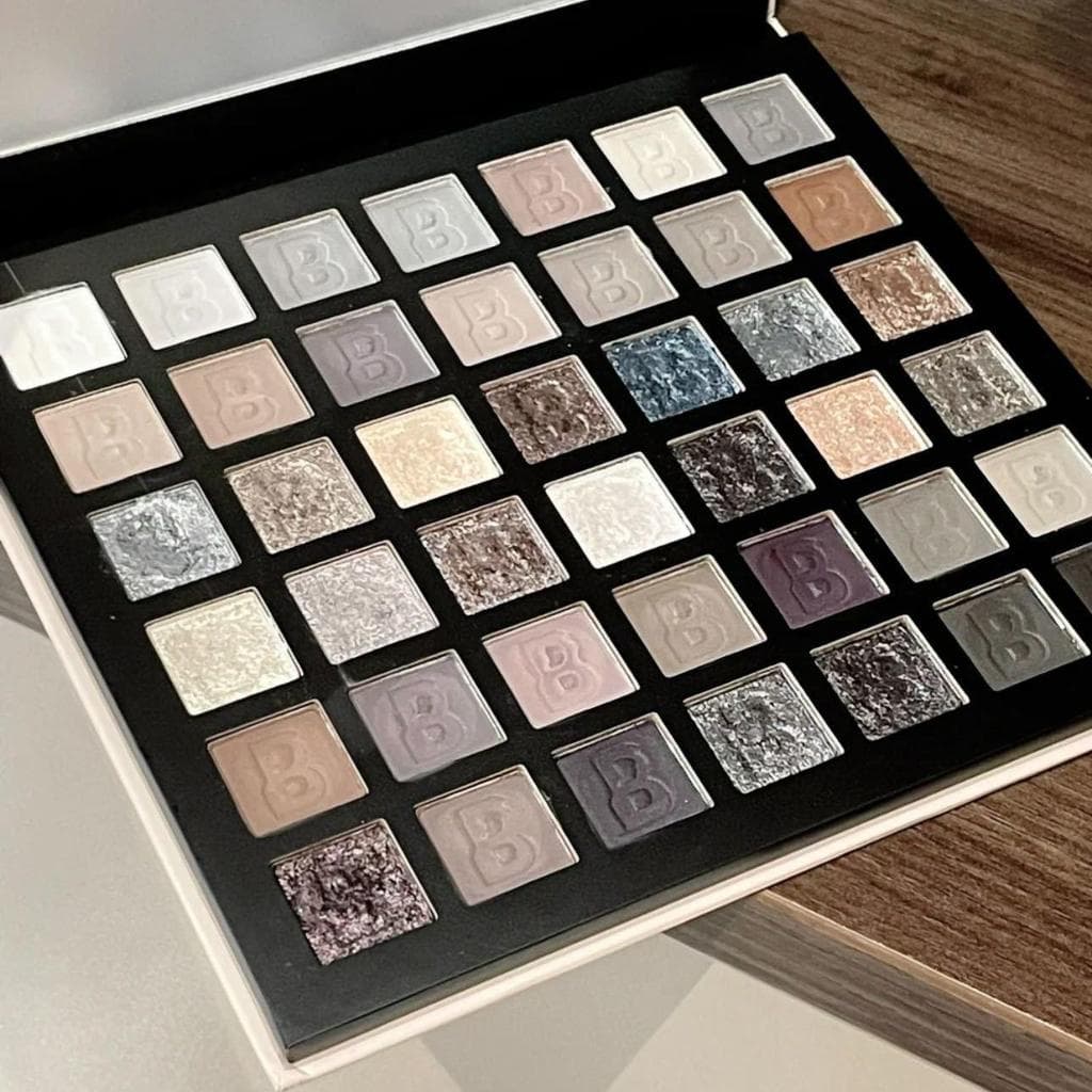 Sem descoberta intencional!Uma paleta Fengshen.... Zhuzhu Smoky Makeup Millennium Antigo Sensação Precoce Cinza Esfumaça