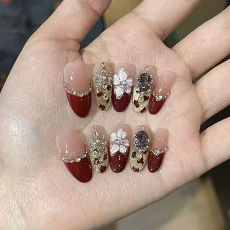 Unhas Postiças de Luxo Estilo Baddie 30 peças, Textura 3D com Flores e Diamantes, Unhas Falsas Vintage com Estampa de Le