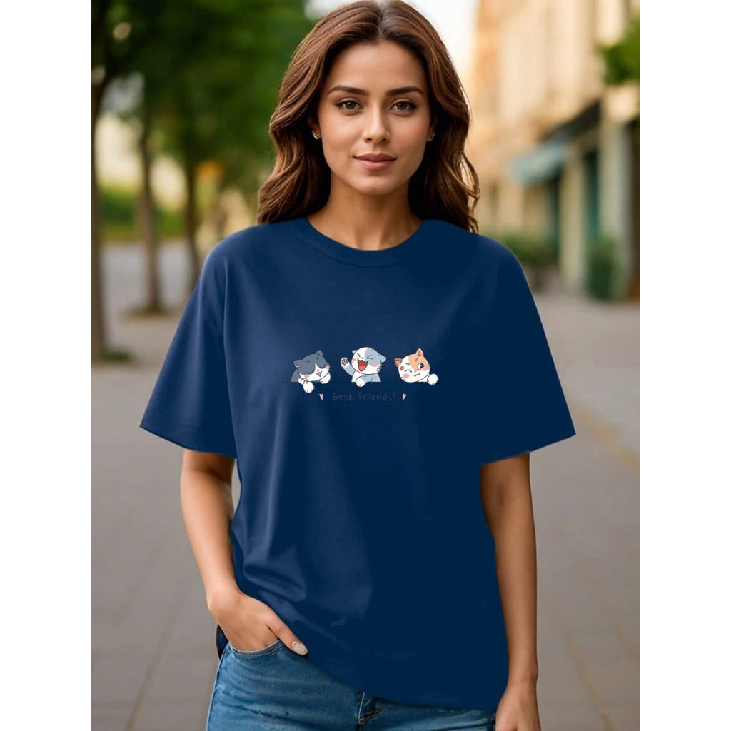 Camiseta feminina oversize estampada Três gatinhos fofos