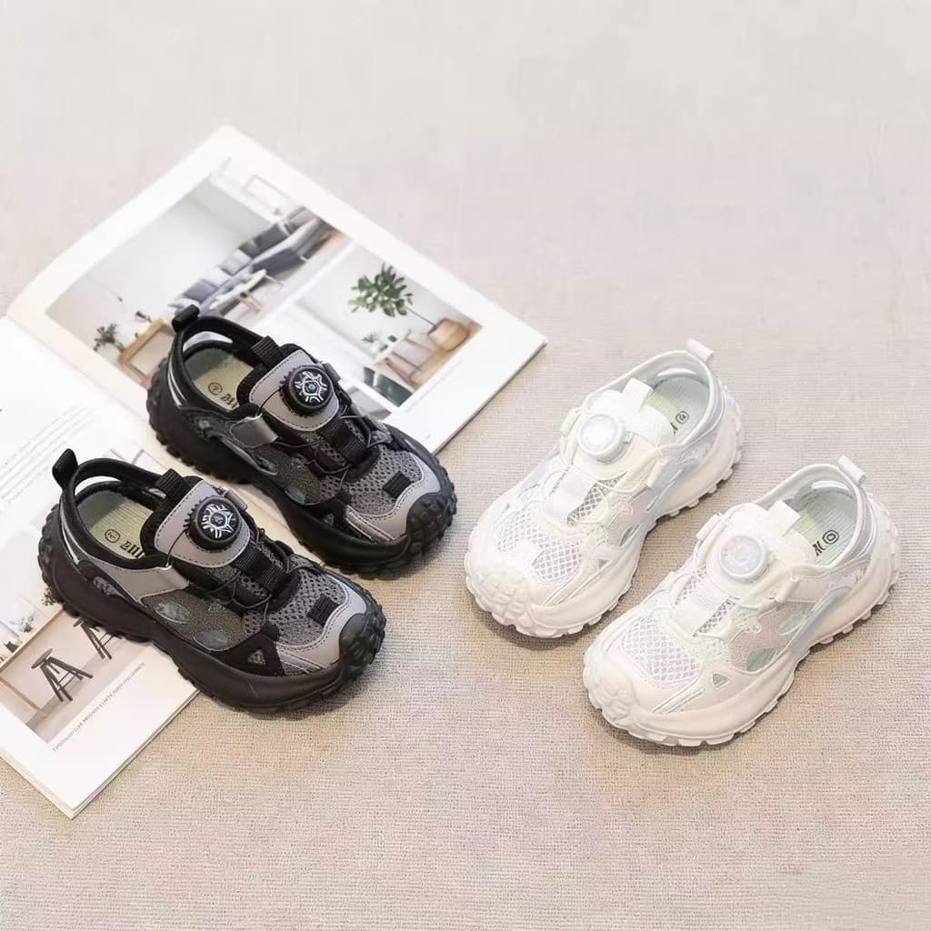 Sandálias infantis sapatos esportivos para meninos verão 2026 novo estilo verão pode ser lançado sola macia médio grande
