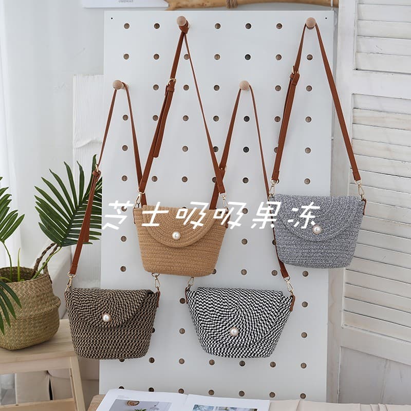 Nova palha tecido saco feminino pequeno fresco tecido ombro mensageiro saco pérola fivela Design All-Match praia férias