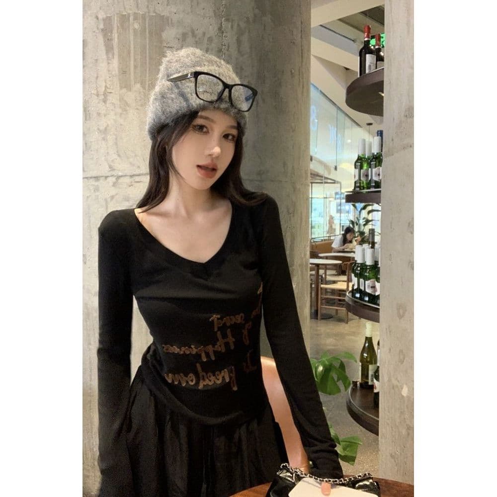 Carta preta bordada quente menina com decote em v manga comprida camiseta feminina outono inverno Base interna camisa Sl