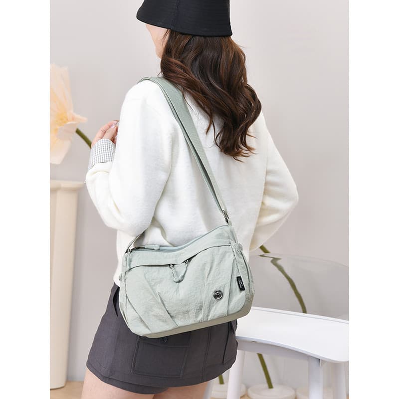 All-Match Nylon Messenger Bag Simples Nylon Pano Messenger Bag Mulheres Leve Grande Capacidade Multi-Lay