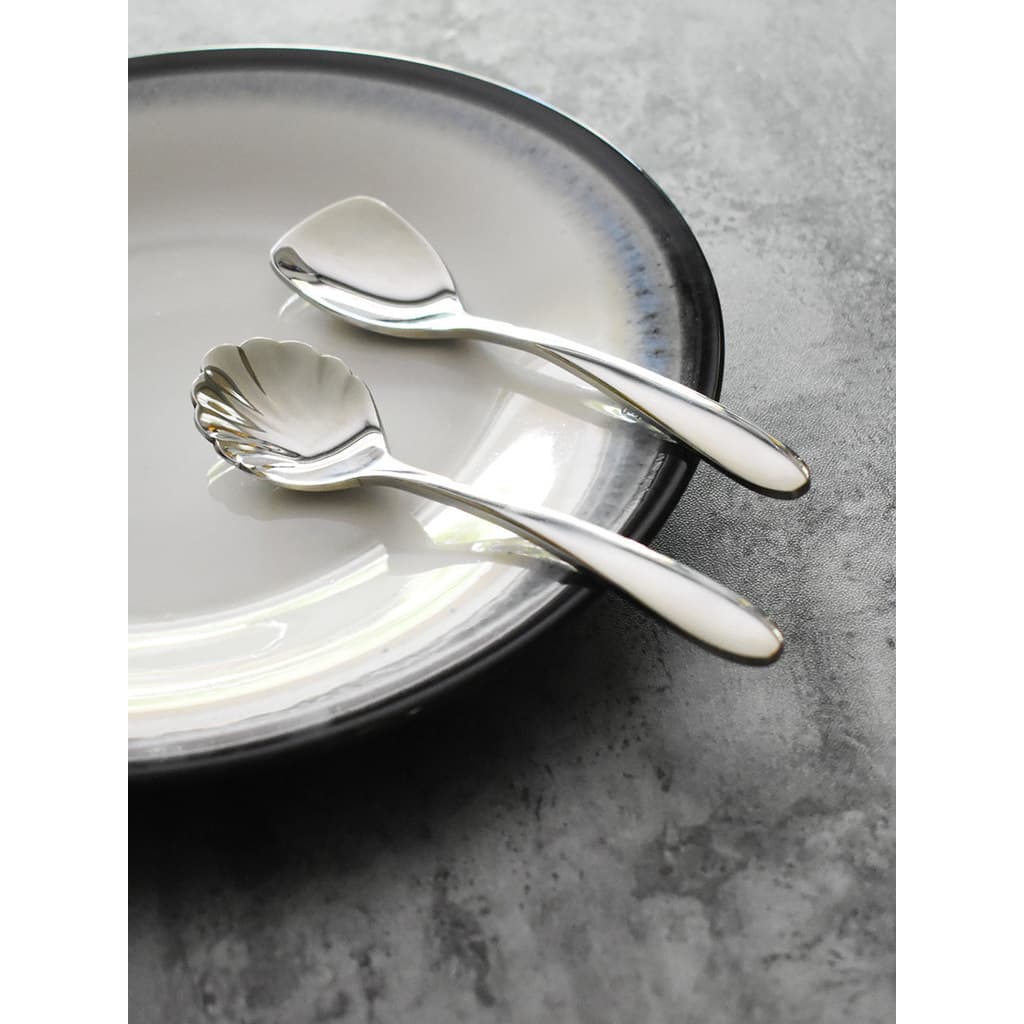 Estilo ocidental pequena colher doméstica pequena colher de aço inoxidável café sobremesa colher criativa crianças bolo