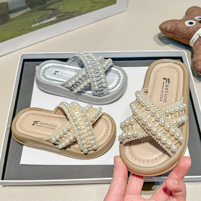 Crianças sandálias chinelos 2025 verão novo estilo pérola uso ao ar livre médio grande crianças sapatos de princesa anti