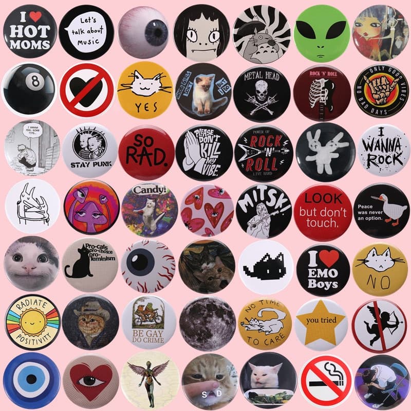 100 Estilos De Venda A Quente Broches De Folha De Flandres Crachás De Gatos Bonitos Banda De Desenho Animado Álbum Mochi
