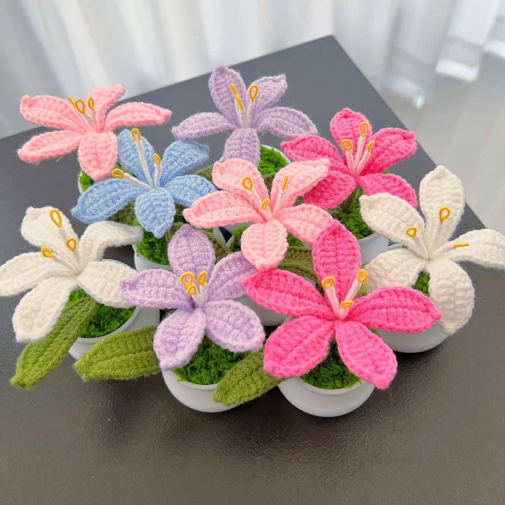 [SKI] Vasos De Plantas De Crochê Flor De Lírio De Malha Artificial Com Vaso De Flores Artesanais Presente Para Mãe Profe