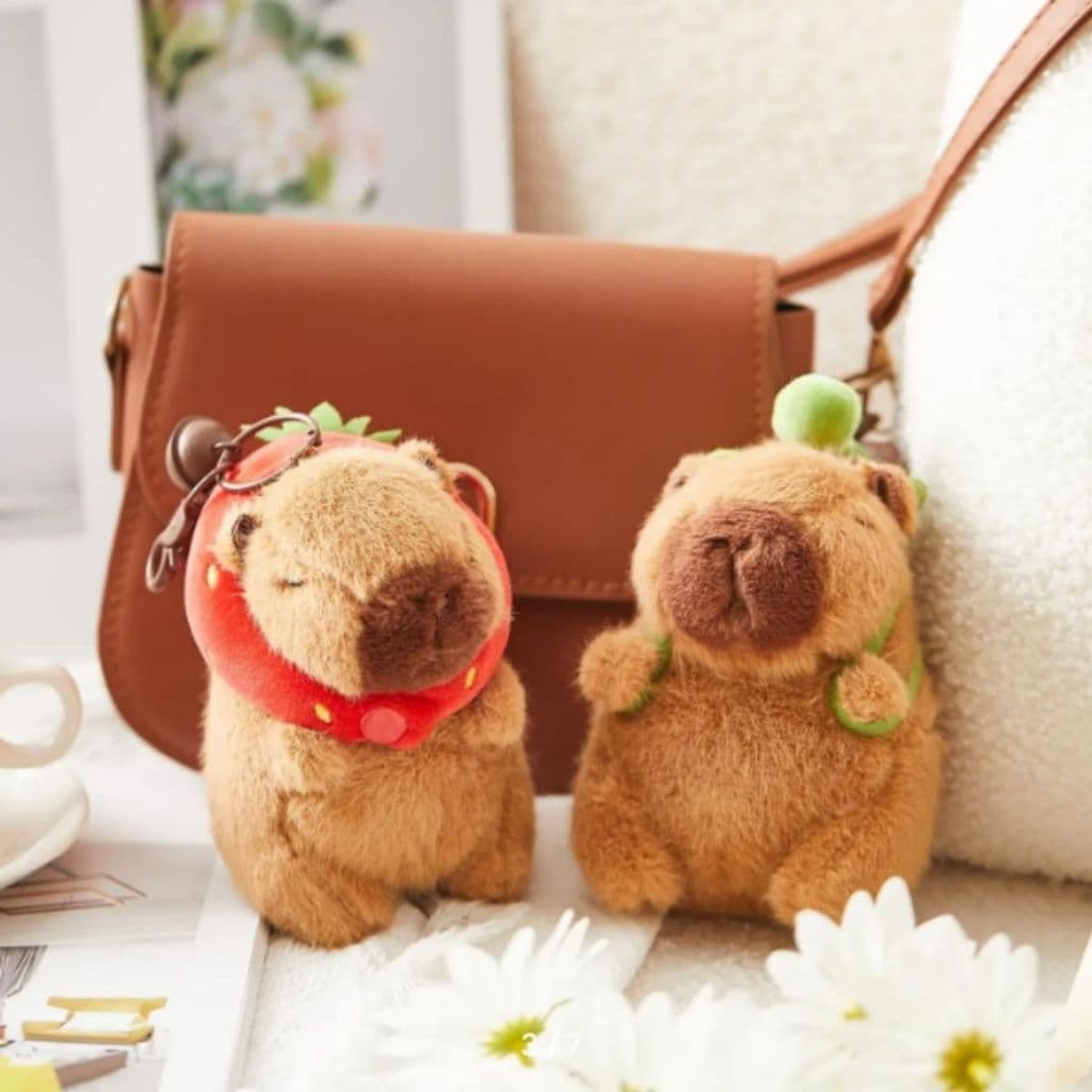 Chaveiro Capivara de Pelúcia Brinquedo Capybara Fofinha com Mochila de Tartaruga
