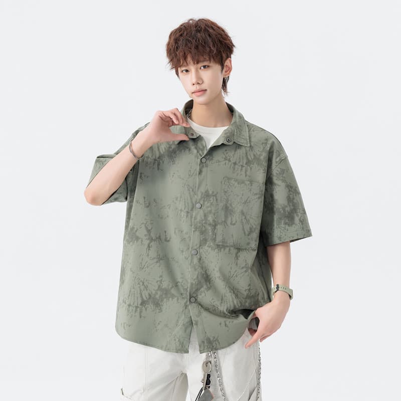 2026 Camisa estampada Tie-Dye manga curta verão seda gelada solta respirável estilo Hong Kong jaqueta jovem rufião bonit