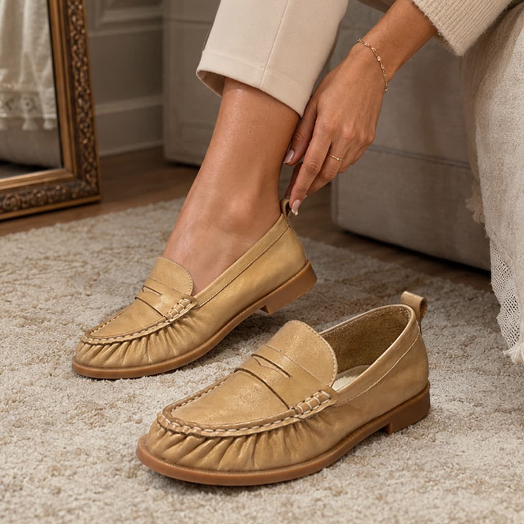 Mocassim Feminino Dourado Metalizado Loafer Confortável Bico Redondo Salto Baixo Casual Social