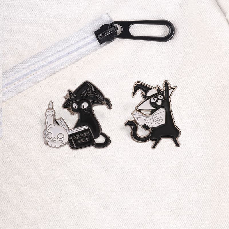 Conjunto De Broche De Gato Bruxa Fofo Assustador , Feitiços De Leitura E Varinha De Retenção , Pino Esmaltado De Metal P