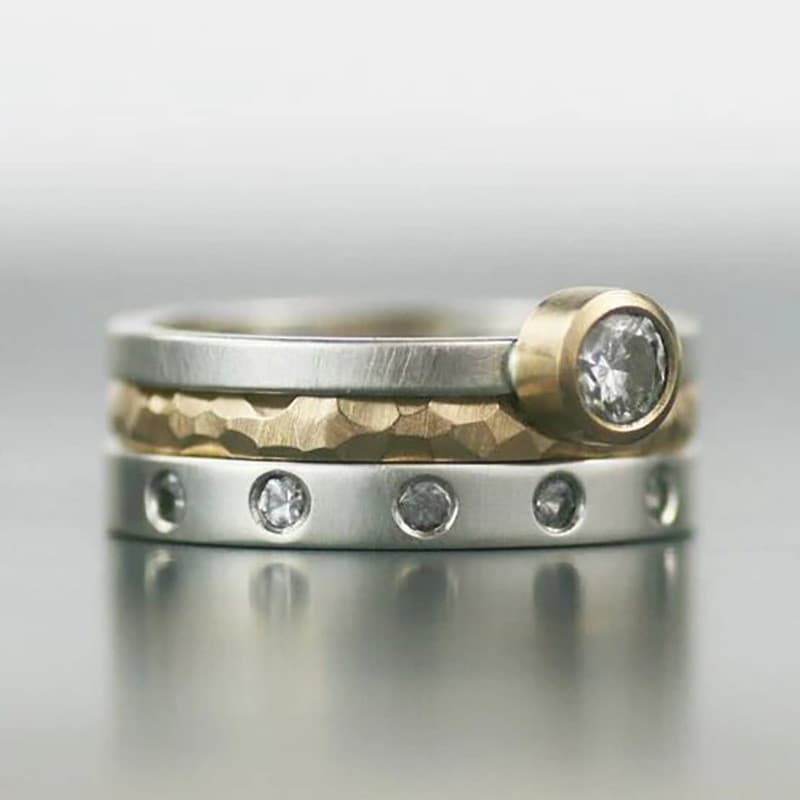 Conjunto de três peças de anel simples de duas cores, liga banhada a ouro com zircônia incrustada, presente