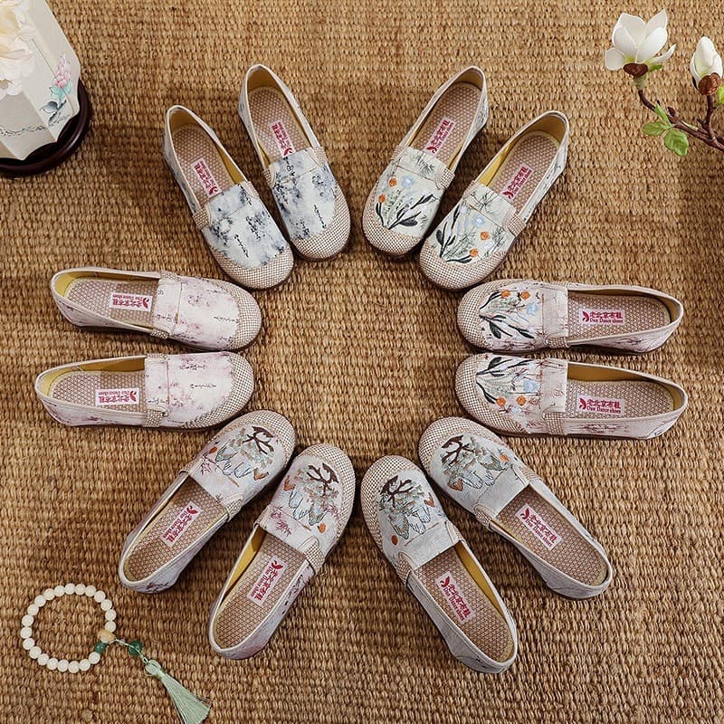 2026 velho Beibei sapatos de pano novo estilo chinês sapatos de mãe de meia-idade antiderrapante sola macia confortável
