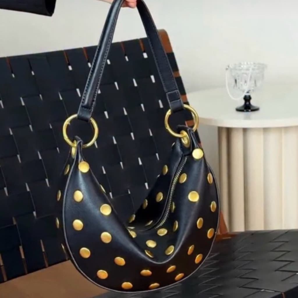 Bolsa Tiracolo Feminina Croissant com Tachas e Alça Removível