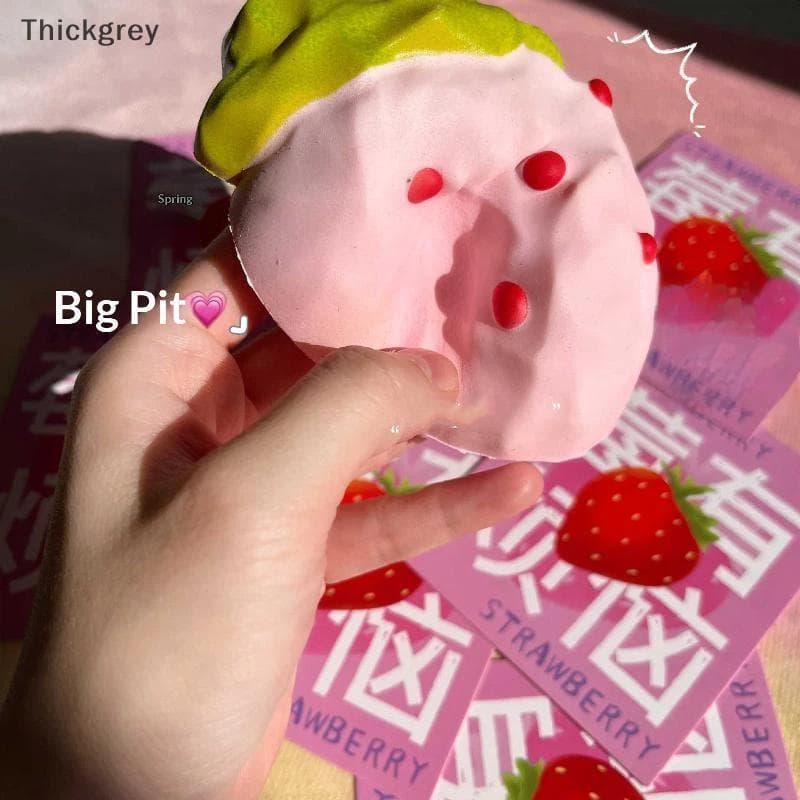 thickgrey Lento Subindo Morango Squeeze Brinquedo Bonito Creme Macio Alívio Do Estresse Sensorial Para Redução Diária De