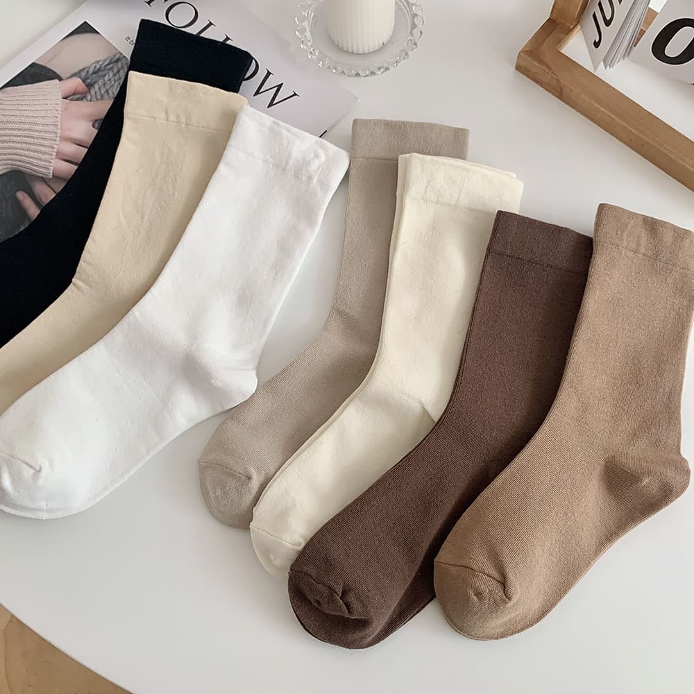 Outono inverno meias de cor sólida feminino ins na moda estilo Preppy All-Match Mid-Tube meias Retro marrom alto @-