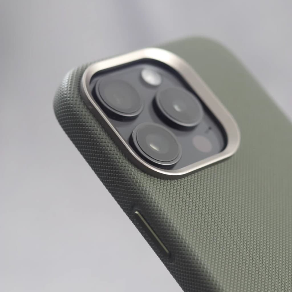 IPhone17ProMax Capa de telefone com padrão de diamante couro magnético Apple 17 lente de anel de Metal capa protetora 13