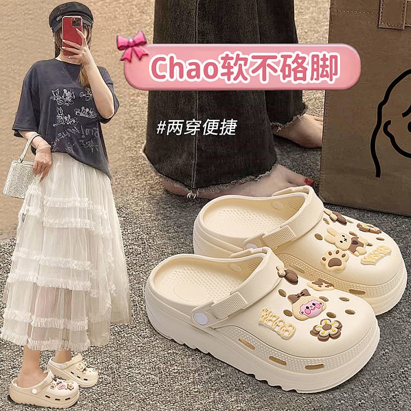 Buraco sapatos femininos 2026 novo estilo exterior Wear verão de sola grossa antiderrapante desodorante sandálias femini