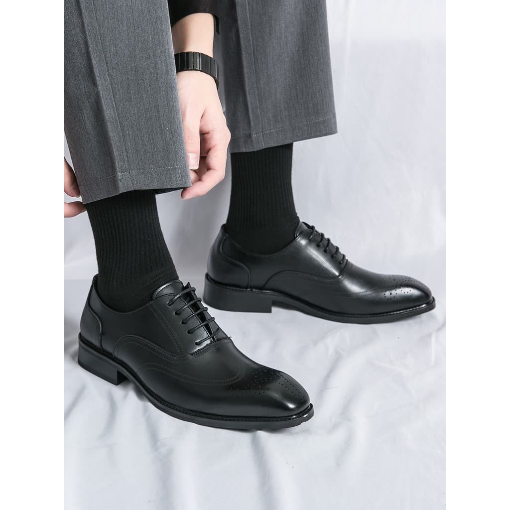 Sapatos masculinos de verão estilo britânico terno padrinhos marrom escuro negócios Formal Wear Casual sapatos de couro