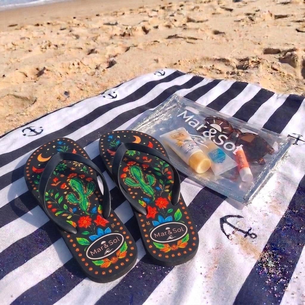 Chinelo de dedo confortável + necessaire – Estampa Exclusiva Vários Modelos