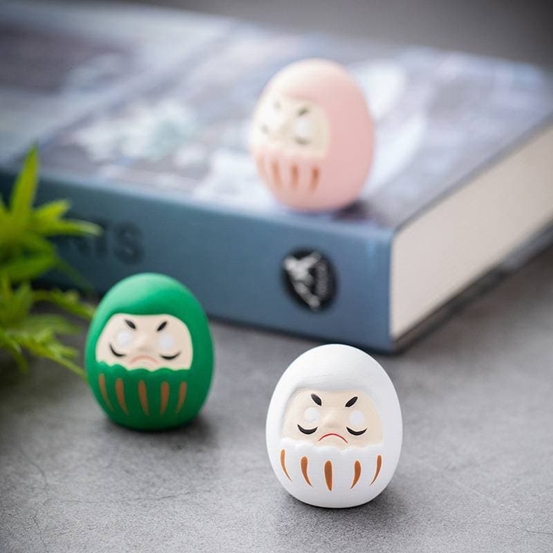 FUUP Japonês Cerâmica Daruma Boneca Artesanato Luy Charme Fortuna Ornamento Paisagem Decoração Para Casa Acessórios Em M