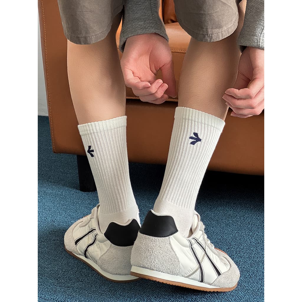 Meia masculina primavera outono meias de algodão bordado meias branco tubo alto meio tubo meias ins na moda Casual espor