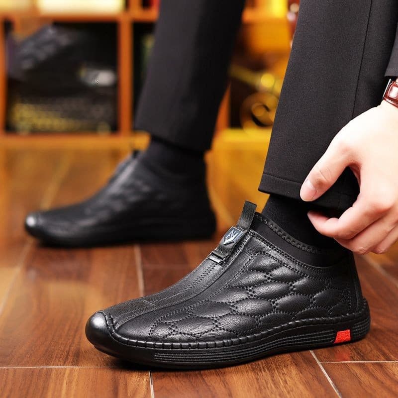 Sapatos de algodão 2025 inverno novo estilo forro de lã masculino engrossado confortável sola macia sapatos de couro cas