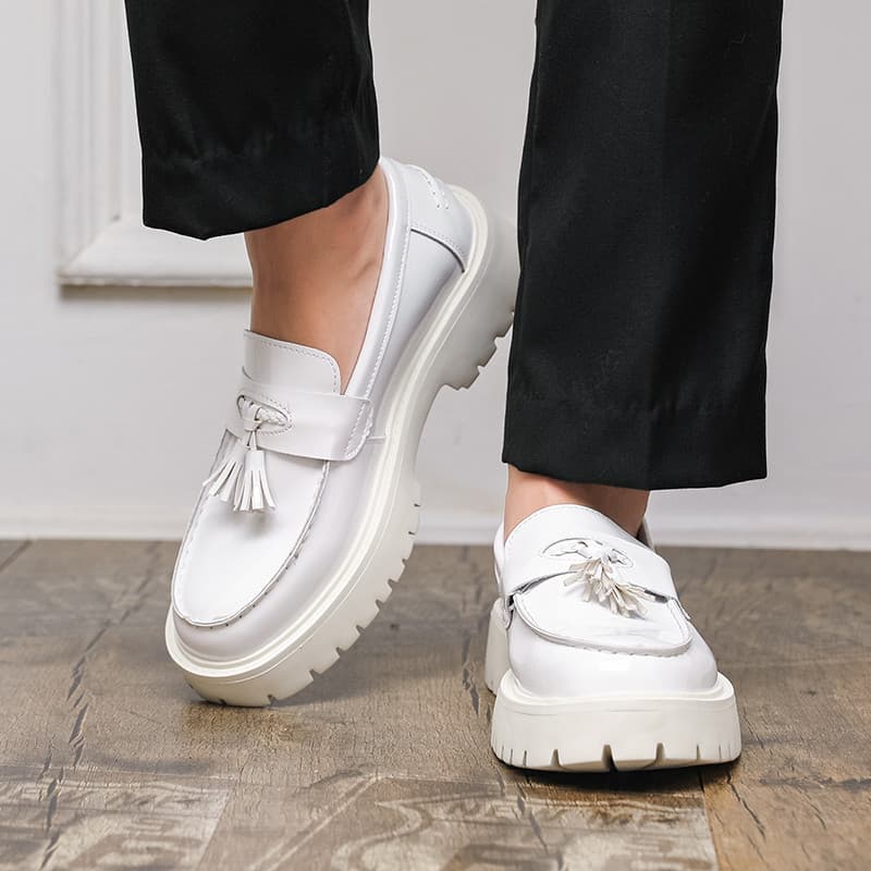 Mocassins masculinos com borla branca, sola grossa, aumentando sapatos casuais de couro, estúdio fotográfico de casament