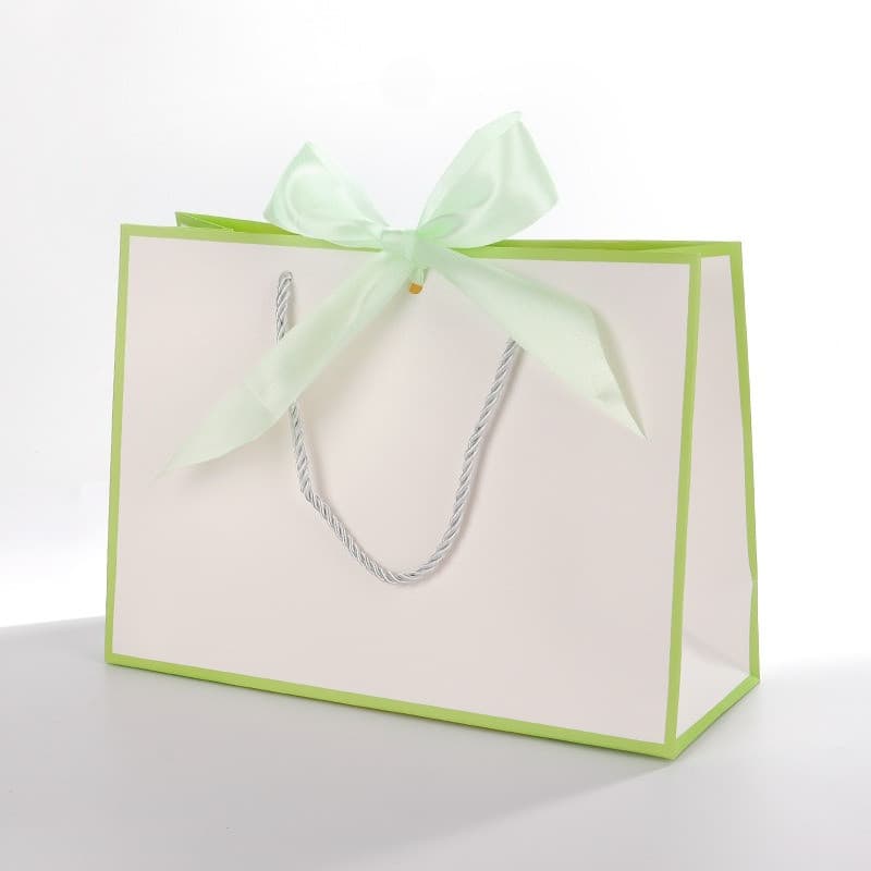 Saco De Presente De Papel De 5 Pces Com Alça , Embalagem Padrão De Linha Verde De Base Branca Para O Feriado Brithday