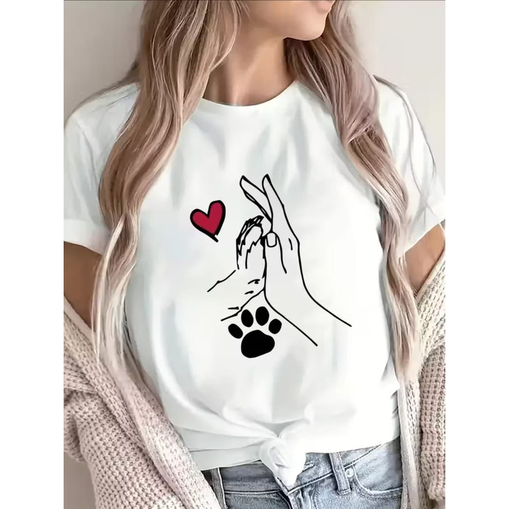 T-shirt leve com design de pata de cão e coração, ideal para saídas casuais, uso doméstico