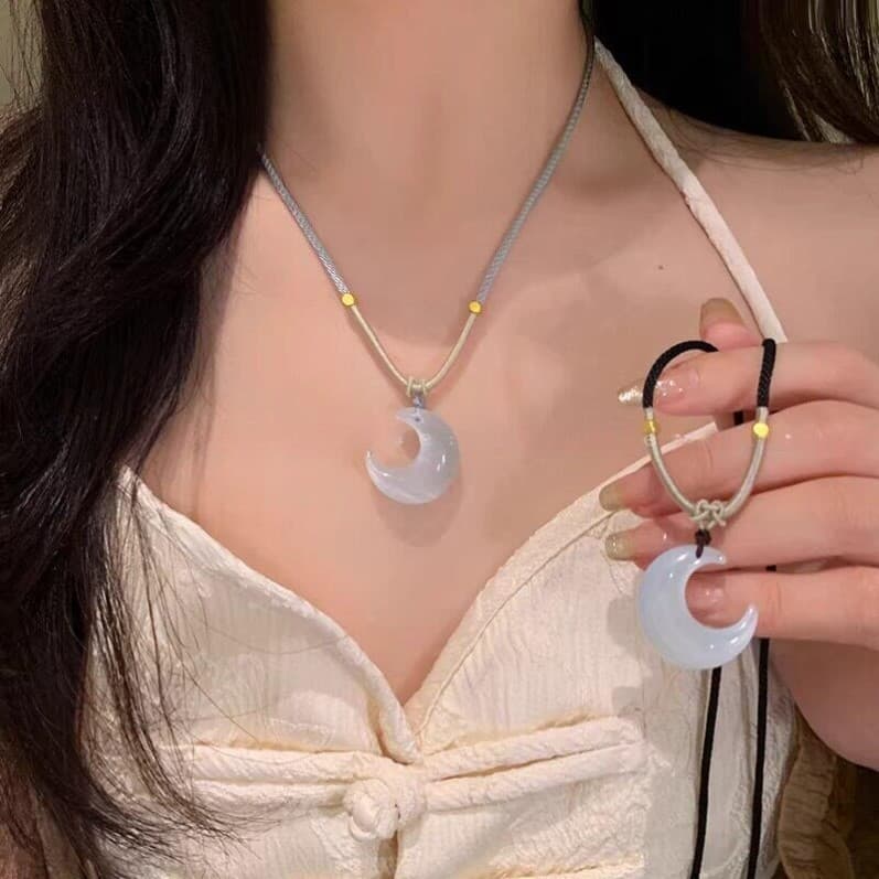 Novo chinês opala lua pingente trançado corda colar feminino 2026 novo estilo High-End luz luxo nicho acessórios requint