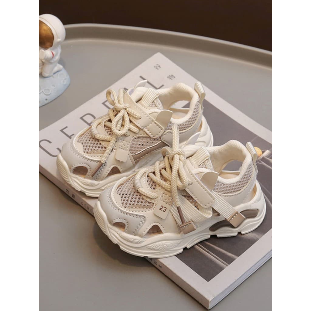 Crianças sapatos bebê Toe-coberto sandálias 2026 verão novo estilo meninas estilo verão meninos malha tênis sola macia a