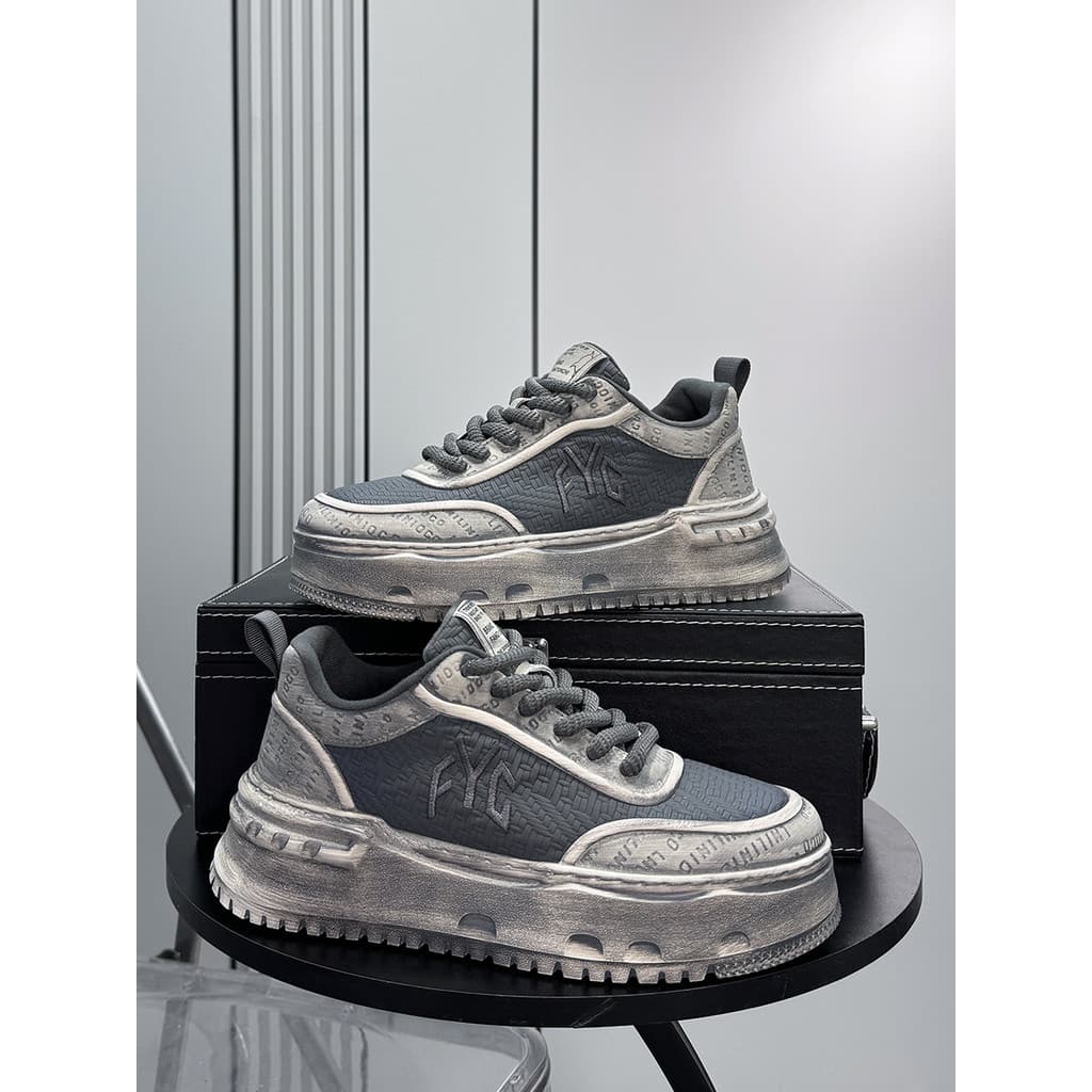 Retro angustiado tênis masculino 2026 primavera novo estilo Super quente invisível interior aumentando sapatos nicho mas