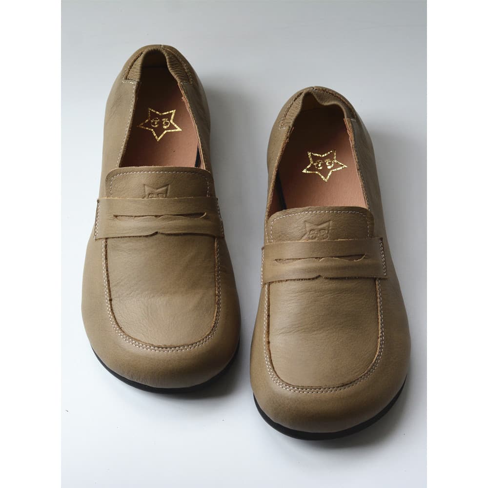 Mocassins macios femininos soltos cabeça grande Retro couro completo nicho de um Pedal comércio exterior Original bens d